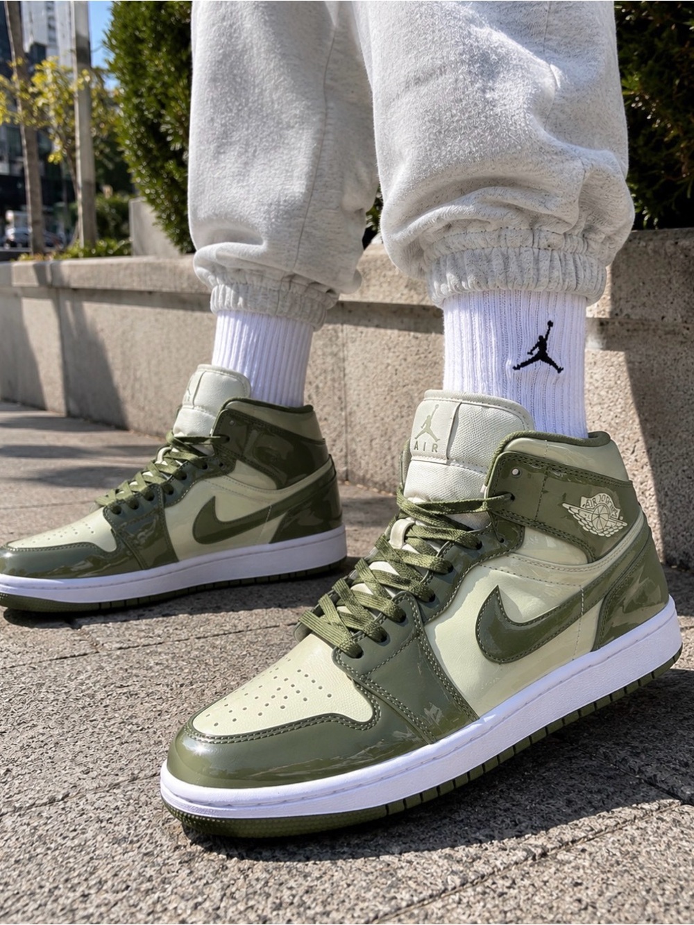 ✨Host pick✨ Air Jordan 1 Mid SE Sea Glass Olive Green Women’s Sneakers Size 8.5